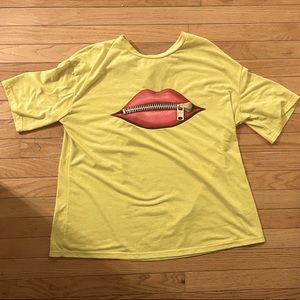 Womens red zipper lips fashion tee size large- vintage